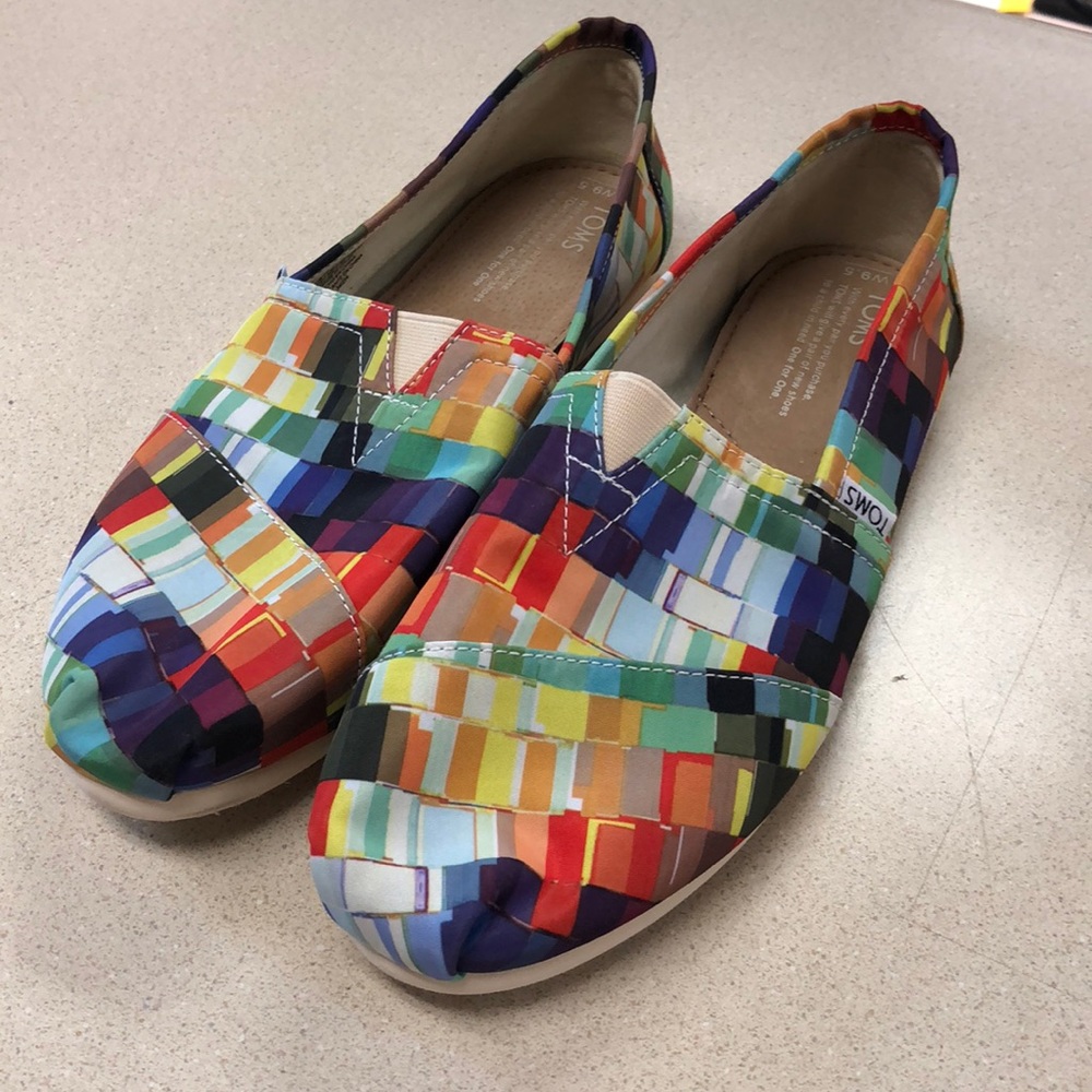 Rainbow checkered Toms
